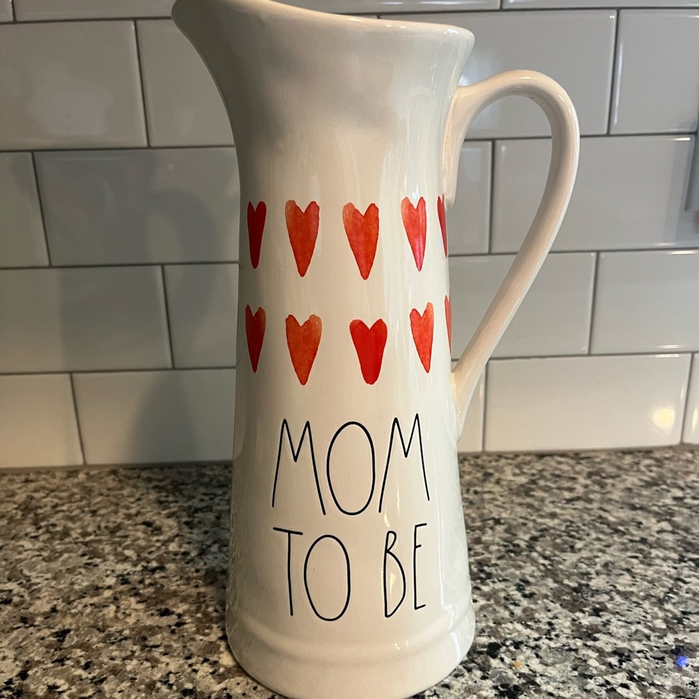 NWOT Rae Dunn “Mom to Be” pitcher